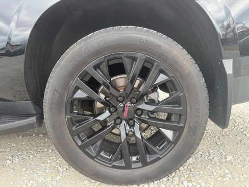 Used 2022 GMC Yukon XL SLT w/ SLT Luxury Package image 14