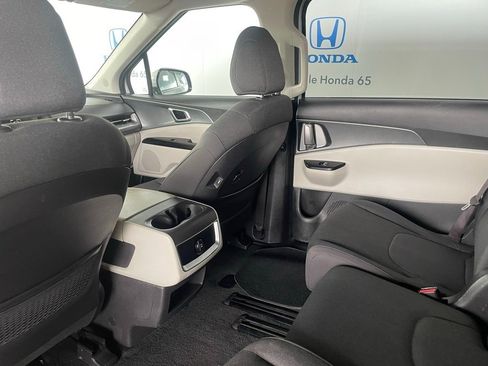 Used 2024 Kia Carnival LX image 16