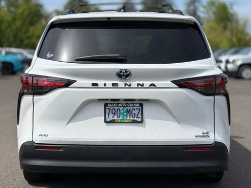 Used 2022 Toyota Sienna LE AWD/4WD image 4