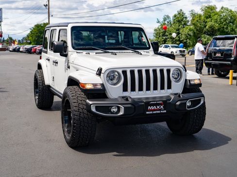 Used 2018 Jeep Wrangler Unlimited Sahara w/ Uconnect 4C Nav & Sound Group AWD/4WD image 2