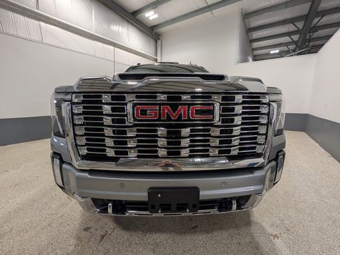 Used 2026 GMC Sierra 3500 Denali w/ Denali Reserve Package AWD/4WD image 12