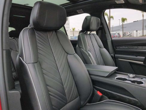 Used 2026 Cadillac Vistiq Platinum AWD/4WD image 28