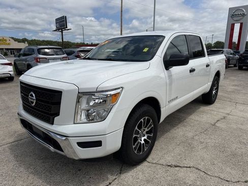 Used 2022 Nissan Titan SV RWD image 1