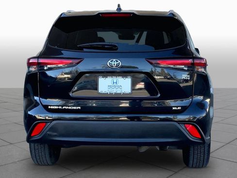 Used 2024 Toyota Highlander XLE FWD image 9