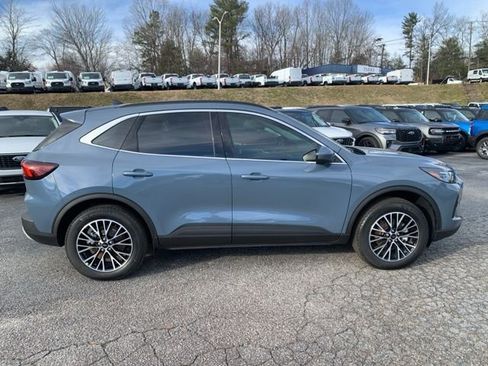 New 2026 Ford Escape SE w/ PHEV Premium Package FWD image 9