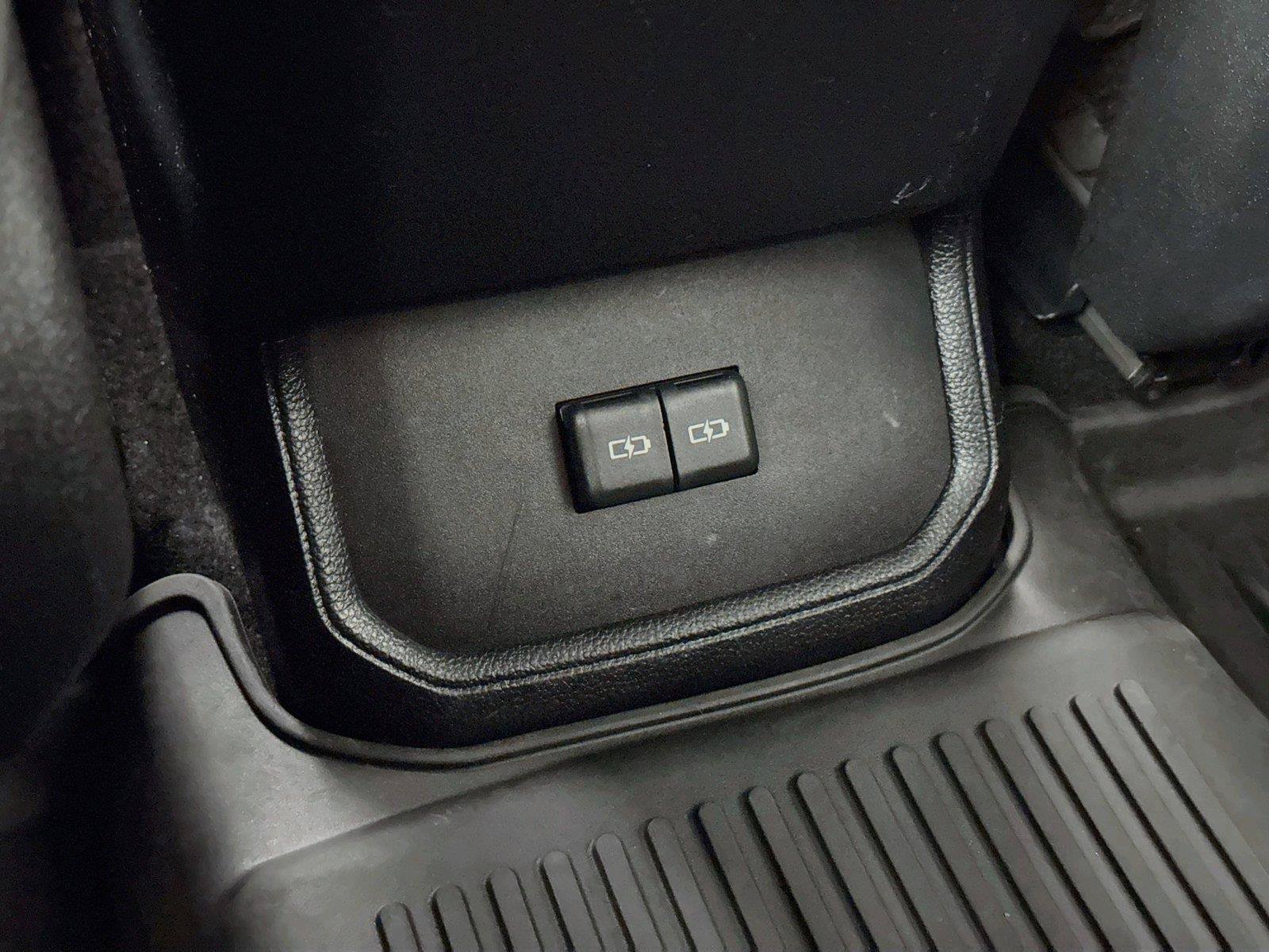 Used 2023 Toyota Highlander L FWD image 34