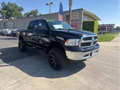 Used 2022 RAM 1500 Classic SLT w/ Electronics Group AWD/4WD image 3