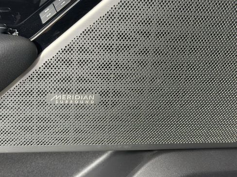 Certified 2021 Land Rover Range Rover Velar R-Dynamic S image 20