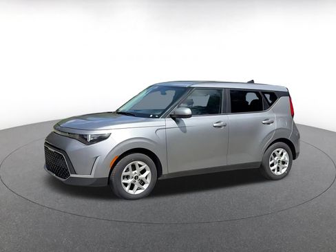 Used 2025 Kia Soul LX w/ LX Technology Package FWD image 7