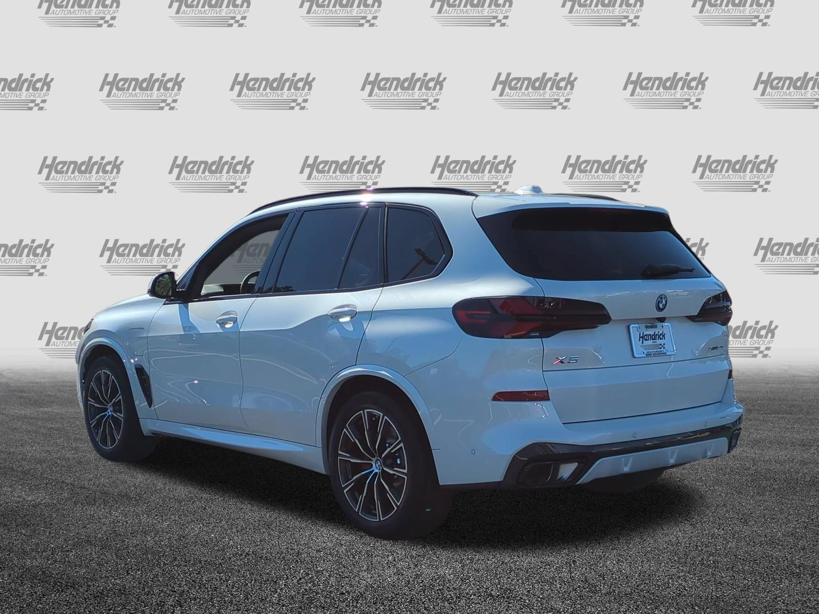 Used 2026 BMW X5 xDrive50e w/ M Sport Package AWD/4WD image 8