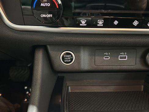 Used 2023 Nissan Rogue SV image 17