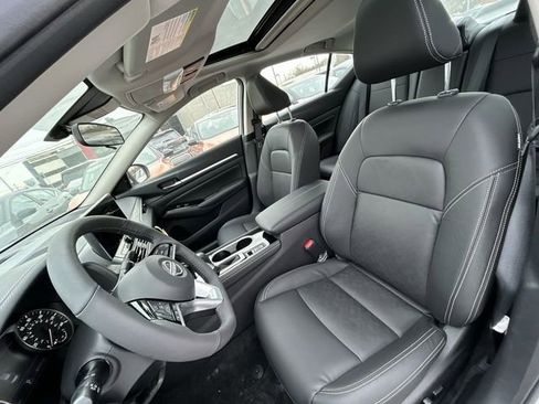 New 2025 Nissan Altima 2.5 SL AWD/4WD image 11