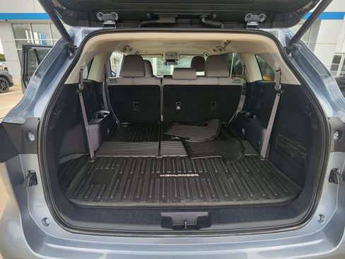 Used 2020 Toyota Highlander LE AWD/4WD image 21