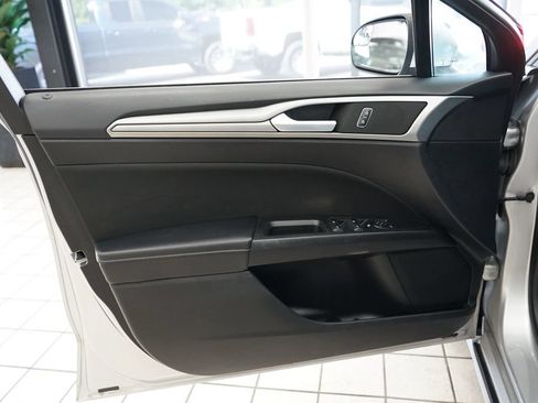 Used 2018 Ford Fusion SE w/ Fusion SE Technology Package FWD image 23