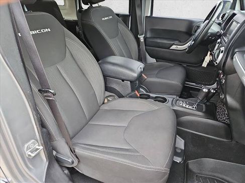 Used 2016 Jeep Wrangler Unlimited Rubicon w/ Connectivity Group AWD/4WD image 18