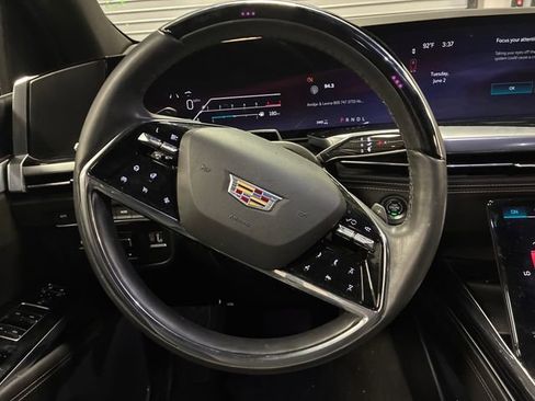 Used 2025 Cadillac Escalade Sport AWD/4WD image 14