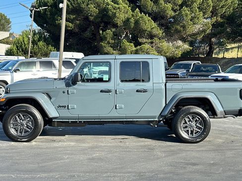 New 2026 Jeep Gladiator Sport AWD/4WD image 7