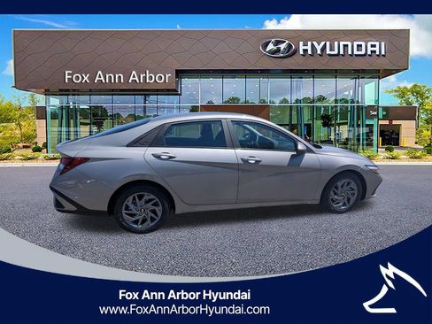 Certified 2024 Hyundai Elantra SEL FWD image 6