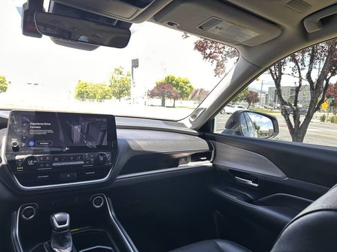 Used 2025 Toyota Grand Highlander AWD Hybrid image 35