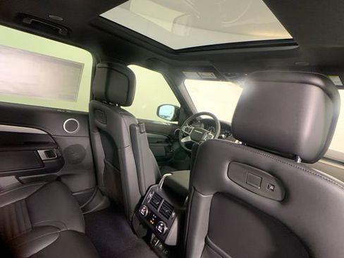 Used 2025 Land Rover Discovery Dynamic SE image 31