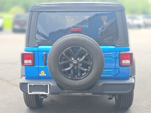 Used 2023 Jeep Wrangler Sport AWD/4WD image 7
