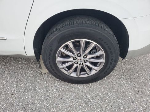 Used 2023 Buick Enclave Essence image 19