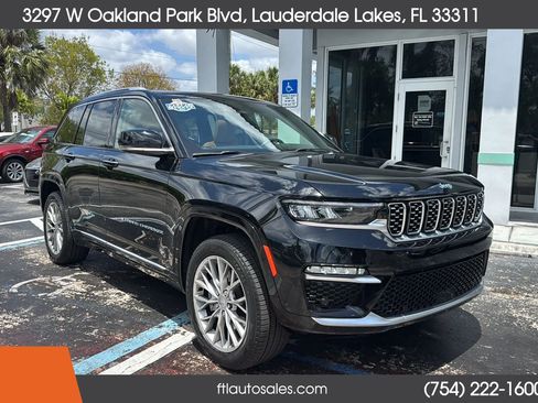 Used 2022 Jeep Grand Cherokee Summit w/ Luxury Tech Group V AWD/4WD image 3