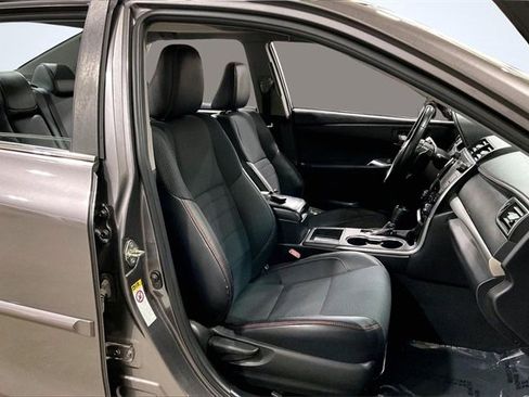 Used 2016 Toyota Camry SE image 7