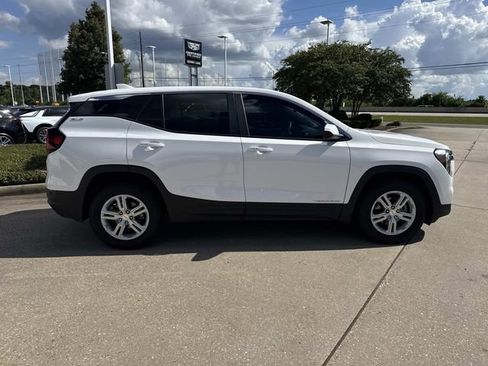 Used 2024 GMC Terrain SLE AWD/4WD image 4