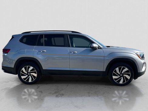 Used 2025 Volkswagen Atlas SE AWD/4WD image 4