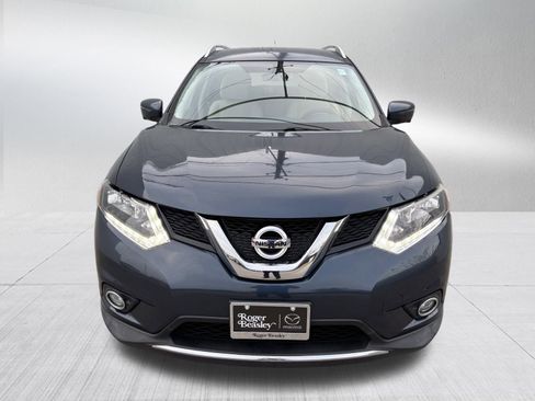 Used 2016 Nissan Rogue SV w/ SV Premium Package image 2
