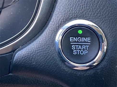 Used 2018 Ford Fusion SE w/ Fusion SE Technology Package image 16