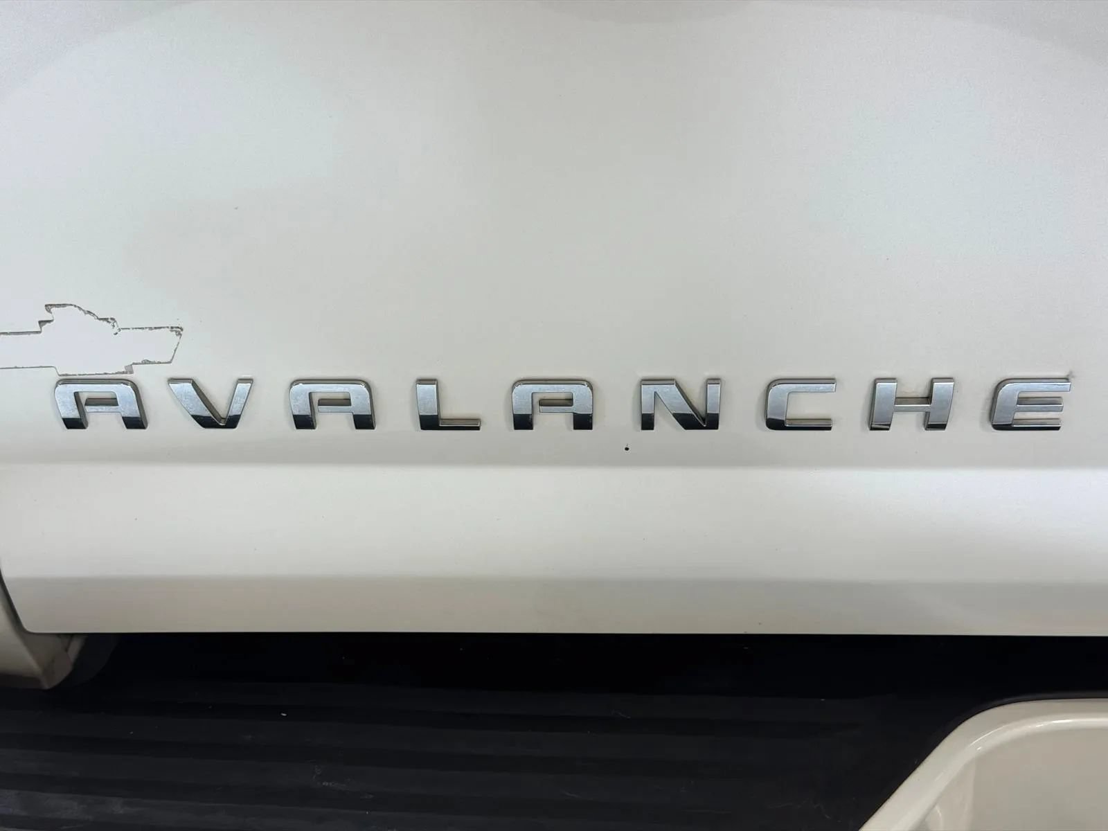 Used 2013 Chevrolet Avalanche LTZ RWD image 10