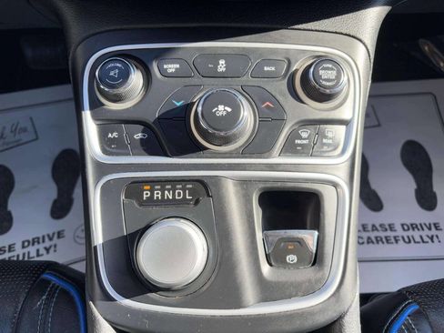 Used 2015 Chrysler 200 Limited image 23