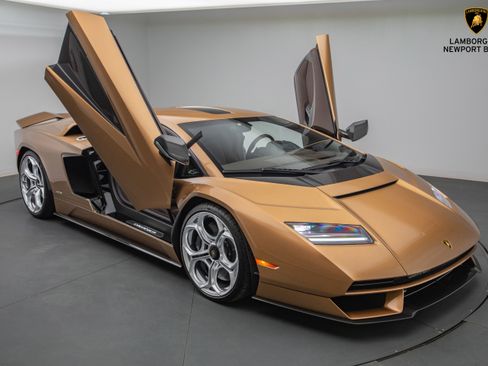 Used 2022 Lamborghini Aventador Countach image 2