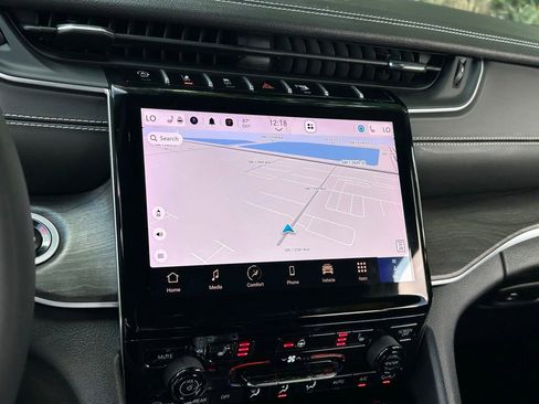 Certified 2024 Jeep Grand Cherokee Limited w/ Black Appearance Package image 22