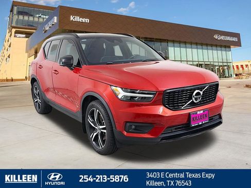 Used 2019 Volvo XC40 T5 R-Design image 1