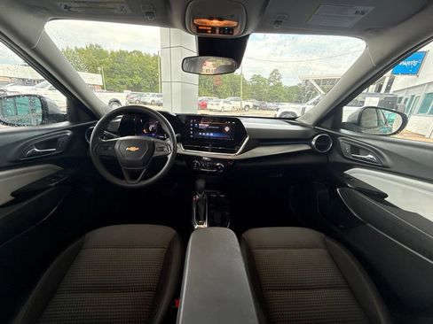 Used 2024 Chevrolet Trax LT FWD image 14