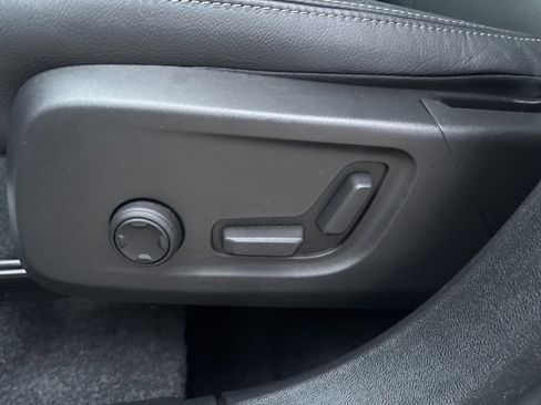 Certified 2025 Volvo XC40 B5 Plus image 21