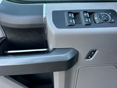 Used 2018 Ford F150 XLT image 12