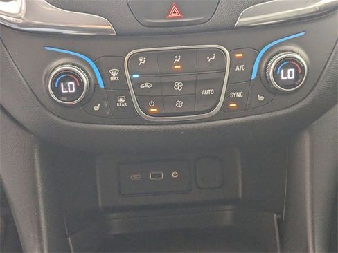 Used 2019 Chevrolet Equinox LT image 22