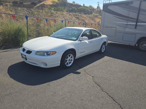 Used 2002 Pontiac Grand Prix SE w/ Widetrack Smart Pkg FWD image 4