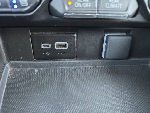 Used 2024 Chevrolet Tahoe Premier RWD image 6