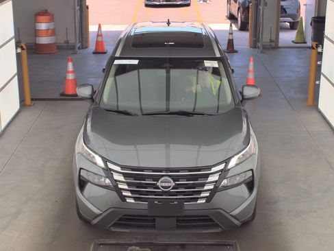 Used 2024 Nissan Rogue SV w/ SV Premium Package AWD/4WD image 2