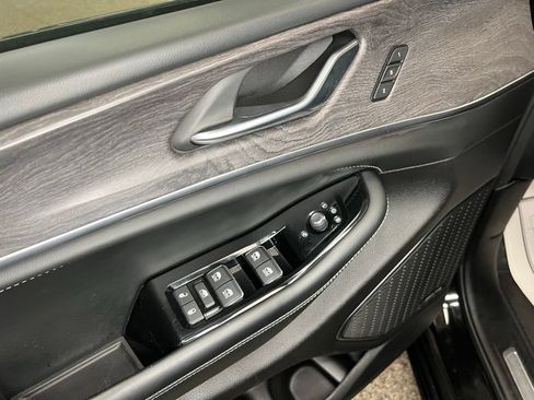 Used 2024 Jeep Grand Cherokee L Overland AWD/4WD image 19