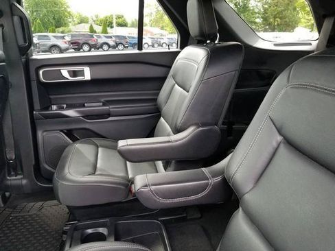 Used 2020 Ford Explorer XLT w/ Equipment Group 202A AWD/4WD image 16