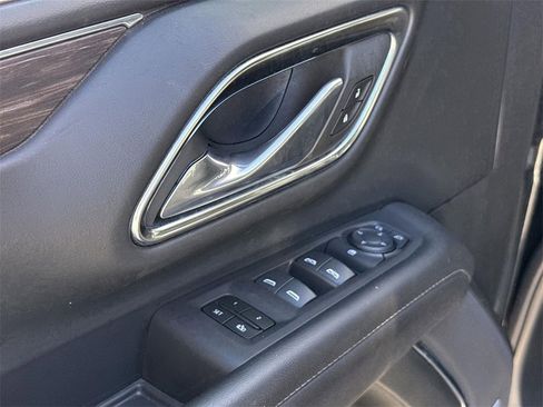 Used 2024 Chevrolet Suburban LT image 21