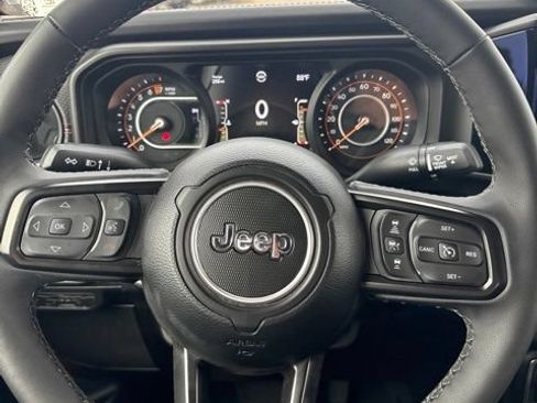 Used 2025 Jeep Gladiator Rubicon AWD/4WD image 15