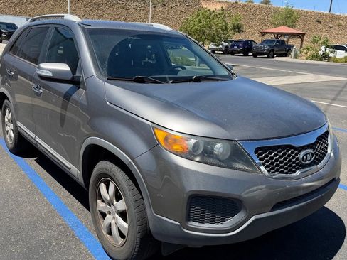 Used 2012 Kia Sorento LX w/ Third Row Pkg FWD image 12