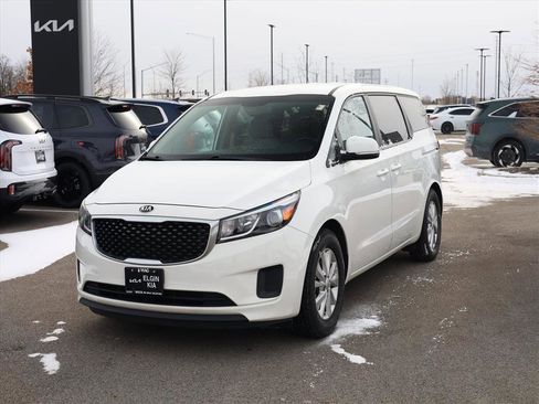 Used 2017 Kia Sedona LX image 3